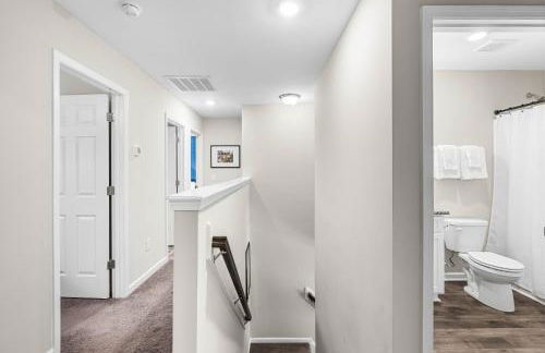 Charming 5bd - BBQ - Deck- 4mins Duke University - Photo 32