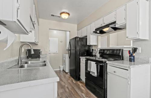 Alder Stay 3BD Townhome in Heart of Arlington - Foto 12