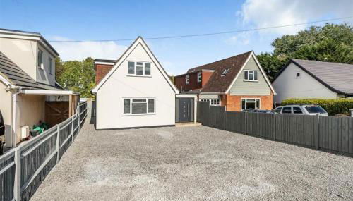 Large 4 Bed Hse, Sleeps 7, 3 BTH, Drive PRKG-4 Cars, M4-A329, Shinfield Studios, 10mins, Reading, Ascot & Legoland 20mins, Film Crew, Contractor & Family Friendly - Foto 2