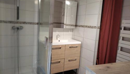 Appartement spacieux en centre ville de Besse - Foto 3