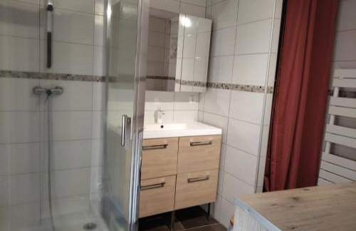 Appartement spacieux en centre ville de Besse - Foto 3