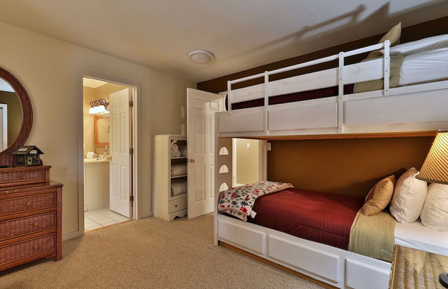 The Tanglewood Lodge: Amazing Ski Home For Groups. Hot Tub. Close To Killington Resort! 4 Bedroom Home - Photo 5