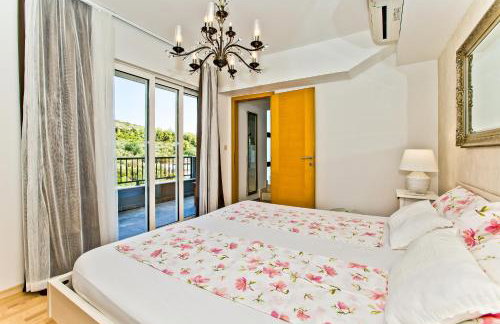 ISLAND HVAR LUXE Holiday Villa Maslina with Beach - Photo 20