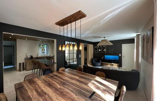 Maison 200m2- 9 chambres avec sdb - 16-18 personnes - séminaire-Proche Centre-Ville-Gare et Arena-terrasse - Foto 2