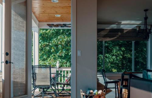 Stunning House with Views of Puget Sound! Ideal for Family Reunions - Photo 18