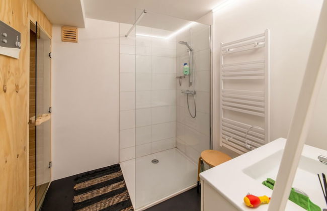 Charming Home With Sauna - Photo 19