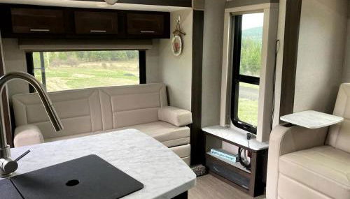 Tiny Caravan Great for Couples with Landscape Views in Idaho - Photo 3