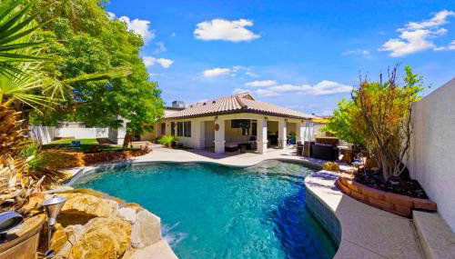 Ultimate Vacation: A Luxurious Oasis with a Pool! - Foto 2, Garden, Garden view