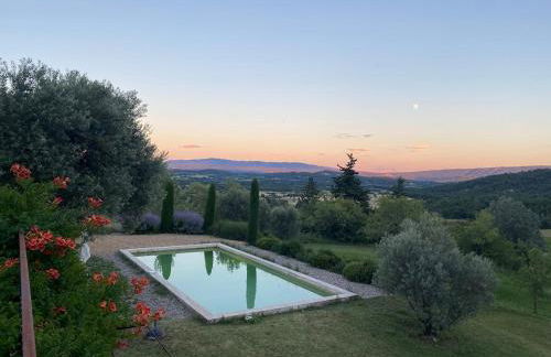 In Gordes, facing the entire Luberon Park a beautiful 5 bedrooms house - Photo 33