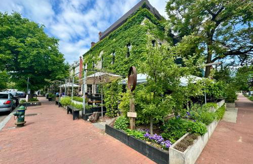 Federalist Style Rowhouse sleeps 4 with parking - Foto 15