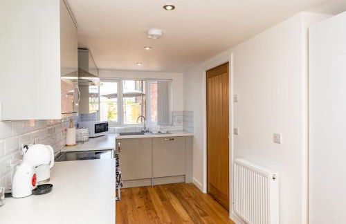 Patio lodge with forest access close to beaches - Foto 8