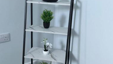 Central 2BR Home with Parking near Ferry - Foto 5