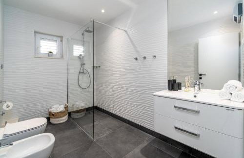 Villa Atopos with heated private pool, 5 bedrooms, Cinema room, panoramic sea views - Foto 21