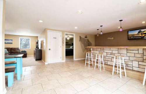 Chain O Lakes Nautical 4Bed 3Bath Waterfront with Bonus Room, Large Deck and Hot Tub - Foto 57