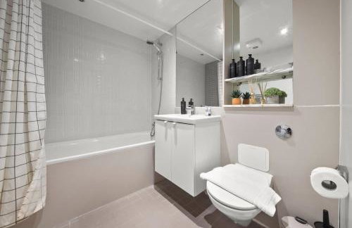 Modern 2 Bed Apartment in Greenwich, 24h Free Parking, Great for Business & Contractors, Sleeps 6 - Photo 30