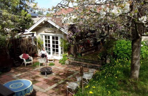 Summer-house OASIS on quiet street in ROCKRIDGE - Photo 49