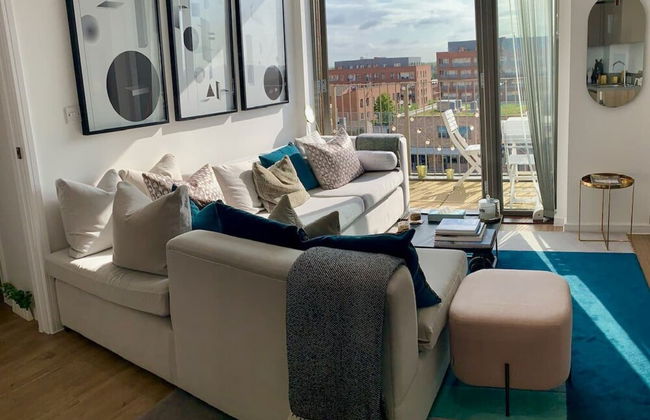 Stylish and Chic 1 Bedroom Apartment in Canning Town - Photo 8