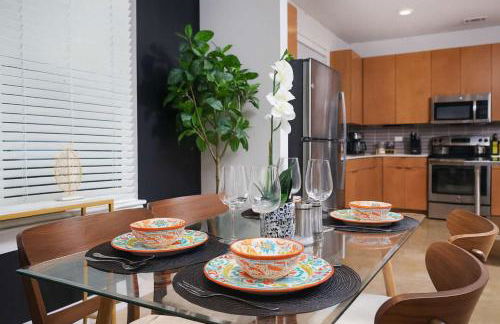 Downtown SA 2BR for 9 Pool Gym Free Parking Near River Walk - Photo 7