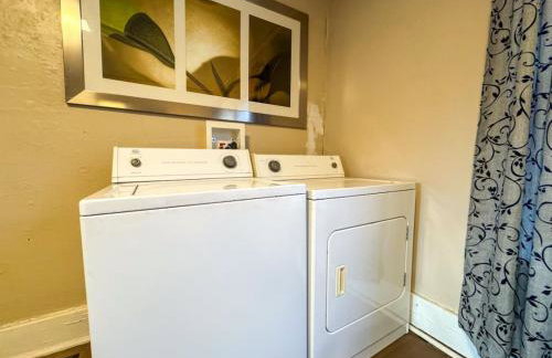 Spacious 3 Bedroom Sleeps 12 with 7 Beds plus Parking - Foto 13