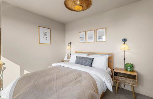 Luxury Plymouth Work & Stay House - Photo 31