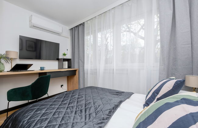 Black & Wooden Apartment by Renters - Foto 2