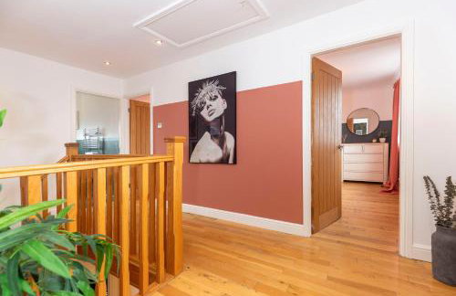 Stunning Bishop Auckland House with 5-bedrooms & 8 Beds Sleeps 12 with Free Parking by PureStay - Foto 48