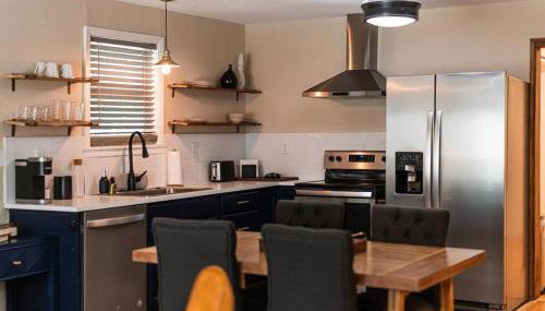 Escape to a Restored 1920s East Waco Bungalow - Foto 4