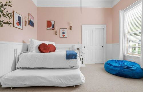 1884 Elegant Home Fire Pit, Tesla Tech, Near DT - Foto 26