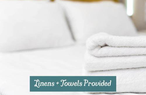 Charming Pet-Friendly Cottage Walkable to Town! - Foto 39