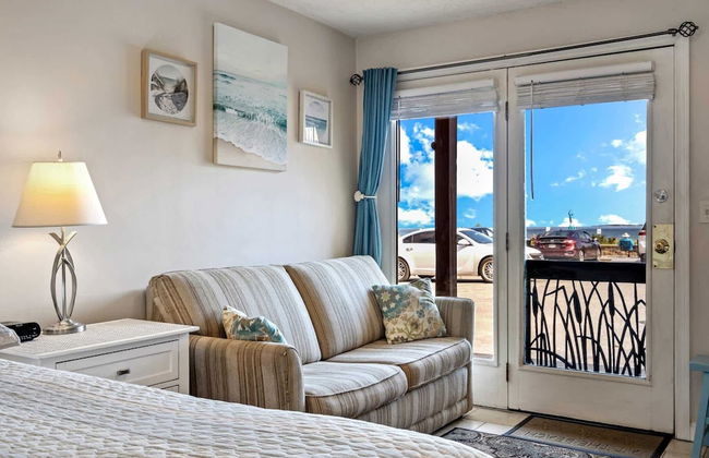 Beachfront Bliss Cozy Studio! - Photo 11