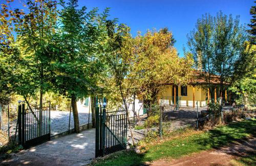 Dual House In Methydrio - Photo 14