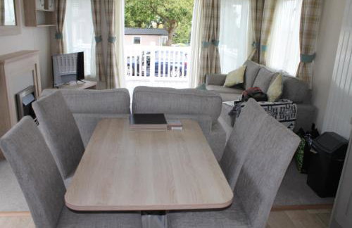 luxury new 3 bed caravan with stunning sea view on private beach in Thorness bay - Foto 18