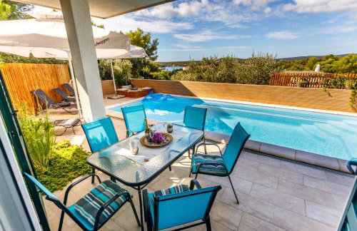 Villa NONO Jure - Private Pool & Jacuzzi, Milna Brač - Photo 1