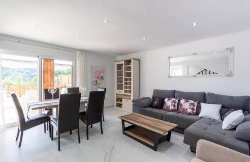 3 Bedroom Stunning Home In Mezquitilla - Photo 4