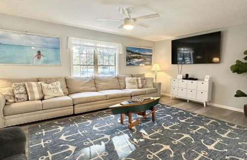 5BR Waterfront Hot Tub Kids Playscape Pets Family Compound! - Foto 59