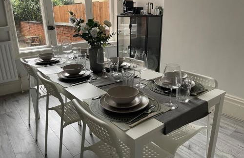 Spacious Flat! Sleeps 7, Pet Friendly and Parking - Photo 32