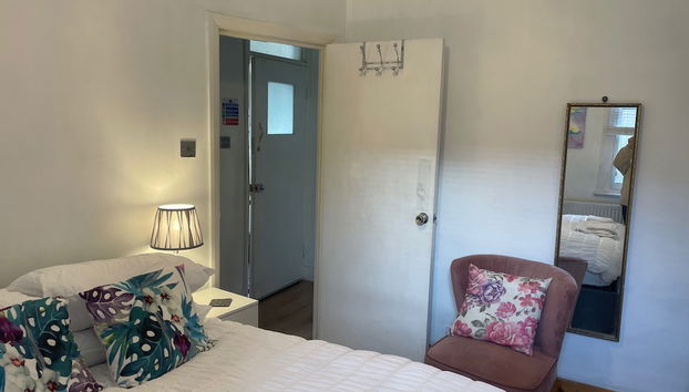 1 Bed Victorian Flat Sleeps 4 - Garden & Patio - Foto 5, Habitación