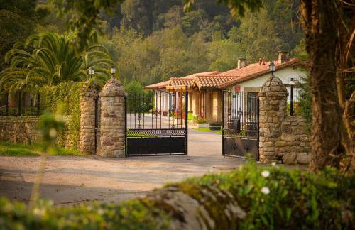 Piscina climatizada y cubierta 365 dias en Casa Rural con Encanto El Puentuco una de las casas mas valoradas de Cantabria - Foto 54