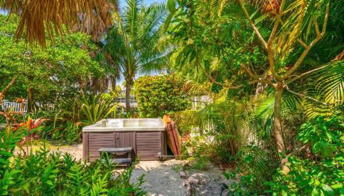 Waterfront Retreat: 7BR Villa with Pool Firepit - Foto 5, Other