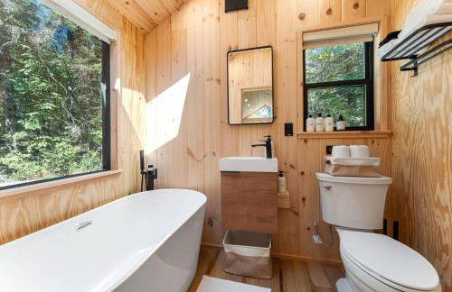 Luna Nook-Cabin with tub Queen Bed & pullout sofa - Foto 17