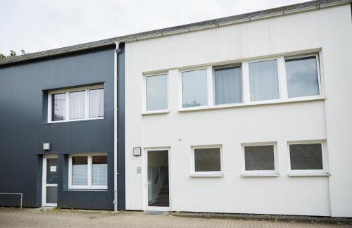 R B Apartment Hamburg Comfort am Flughafen für 1-5 Personen - ideal für Geschäftsreisende und Familien - Küche - Smart TV - Waschtrockner - kostenloser Parkplatz - Foto 35