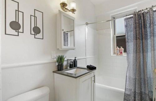 Sleek & Functional 2-Bedroom Apt - Hyde Park 405 - Photo 10