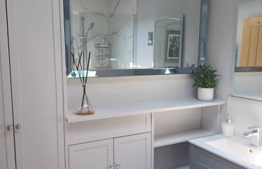 'The Limes' - Air-Con Two Double Bedroom Holiday House with Private Garden - Foto 14