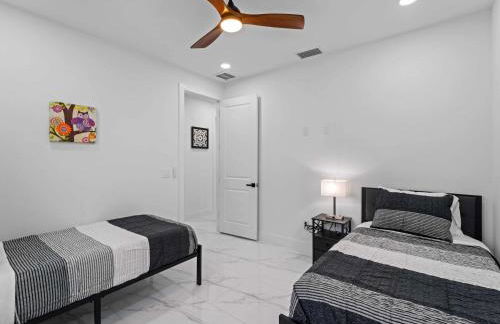 Brand-New - Contemporary Gem-Pool Game Room BBQ - Foto 28