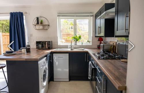 Flamingo Short Lets 4 Bed 4 Bath House Neath Hill - Foto 5