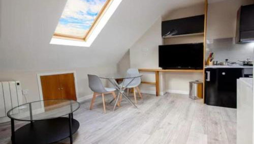 One Bed Flat Close to Station & River FREE PARKING - Foto 4