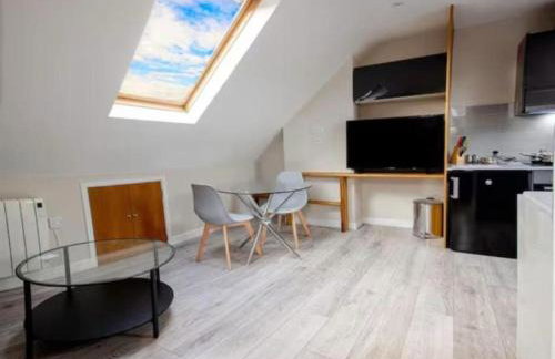 One Bed Flat Close to Station & River FREE PARKING - Foto 4