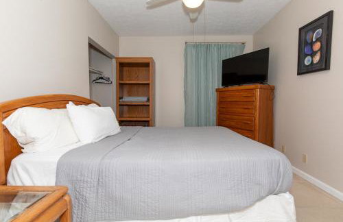 4 Bedroom Lakefront Home with Private Beach on Cedar Point Chaussee - Photo 37