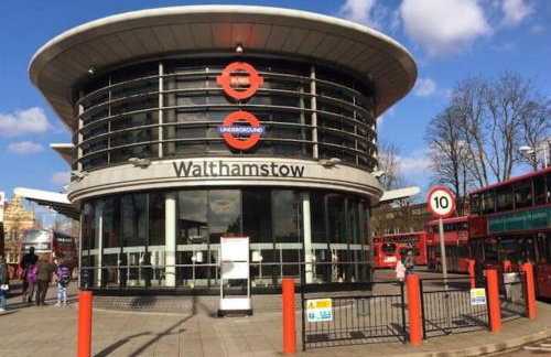 Modern Spacious 1 Bed Apartment with Free Parking in Trendy Inner London Suburb 15 mins walk to Victoria Line Underground then 20 mins to Oxford Street "West End of London" or 10 mins walk to Overground and 10 mins to London Liverpool St "City of London" - Foto 40