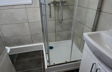 PREISTLEY HOUSE- CONTRACTORS ACCOMMODATION Entire 4 Bedroom House with free parking and up to 8 sleep- NO PARTIES ALLOWED - Foto 21